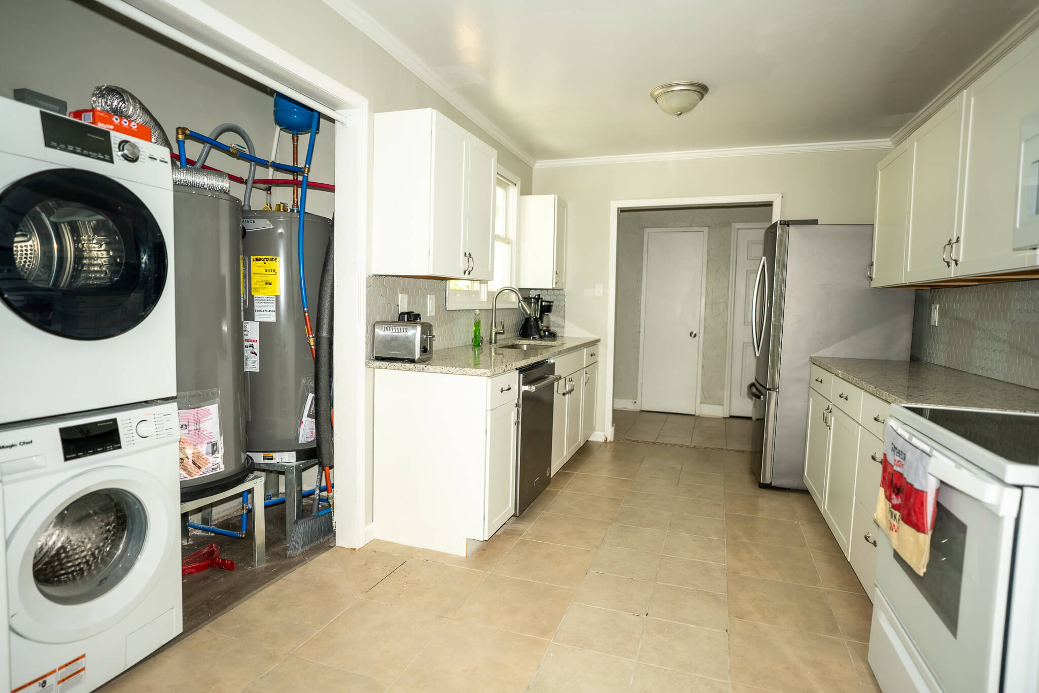 130 Ella St - Common Kitchen (6)