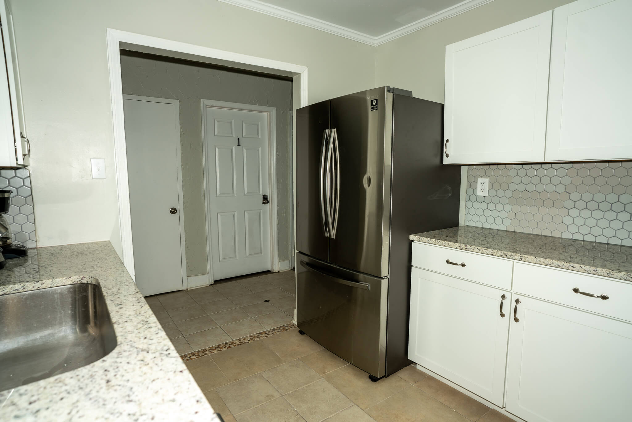 130 Ella St - Common Kitchen (9)