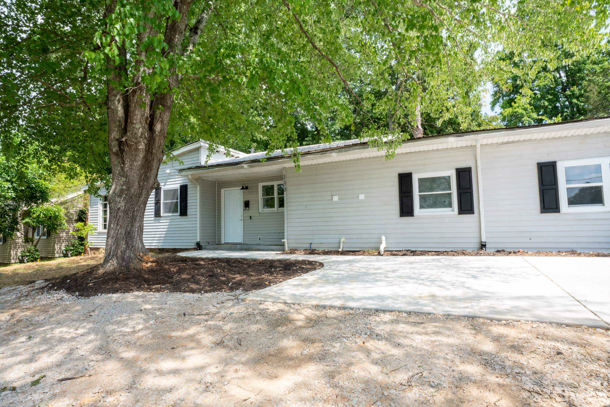 130 Ella St - Exterior (2)