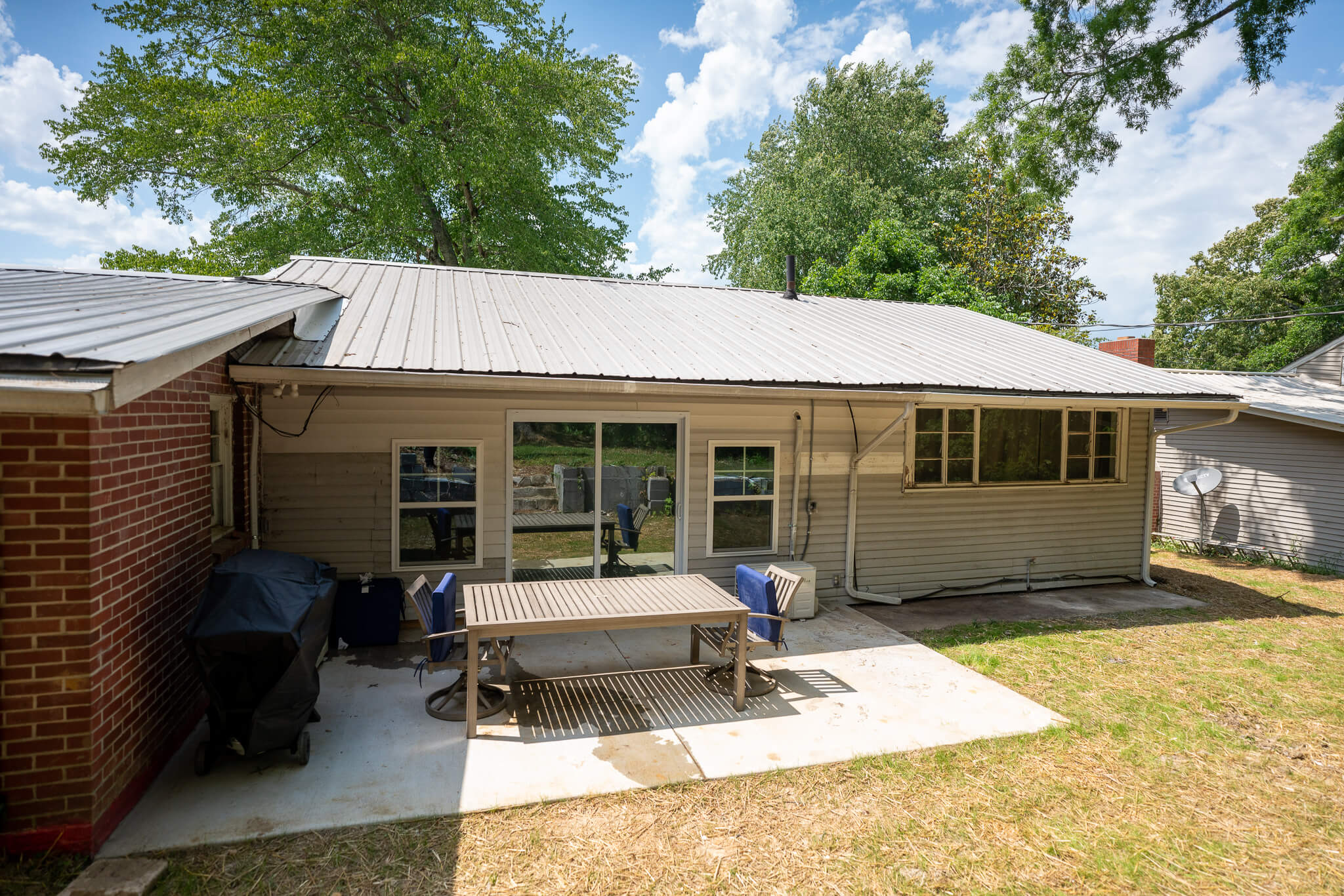 130 Ella St - Exterior (4)