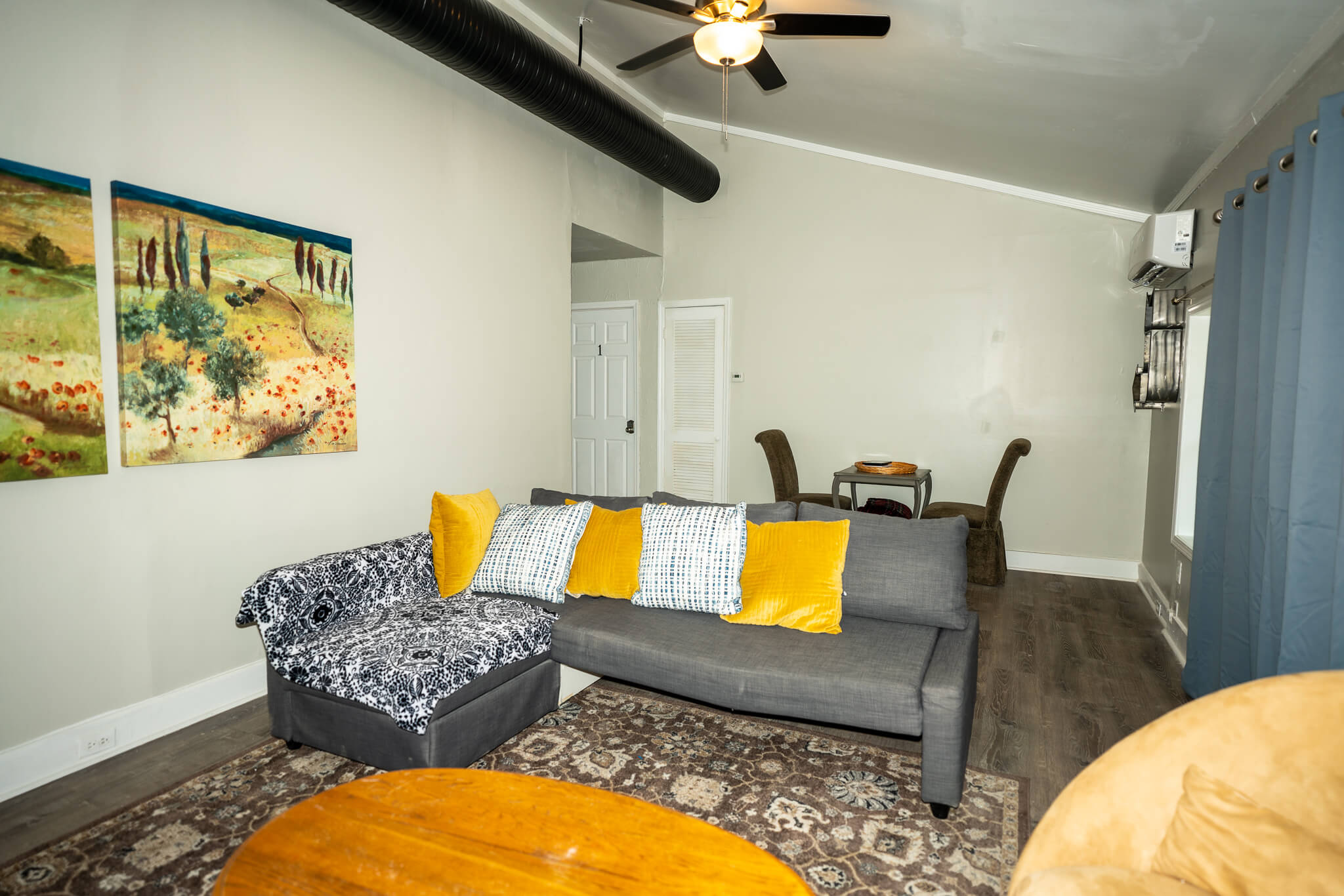 130 Ella St - Living Room (6)