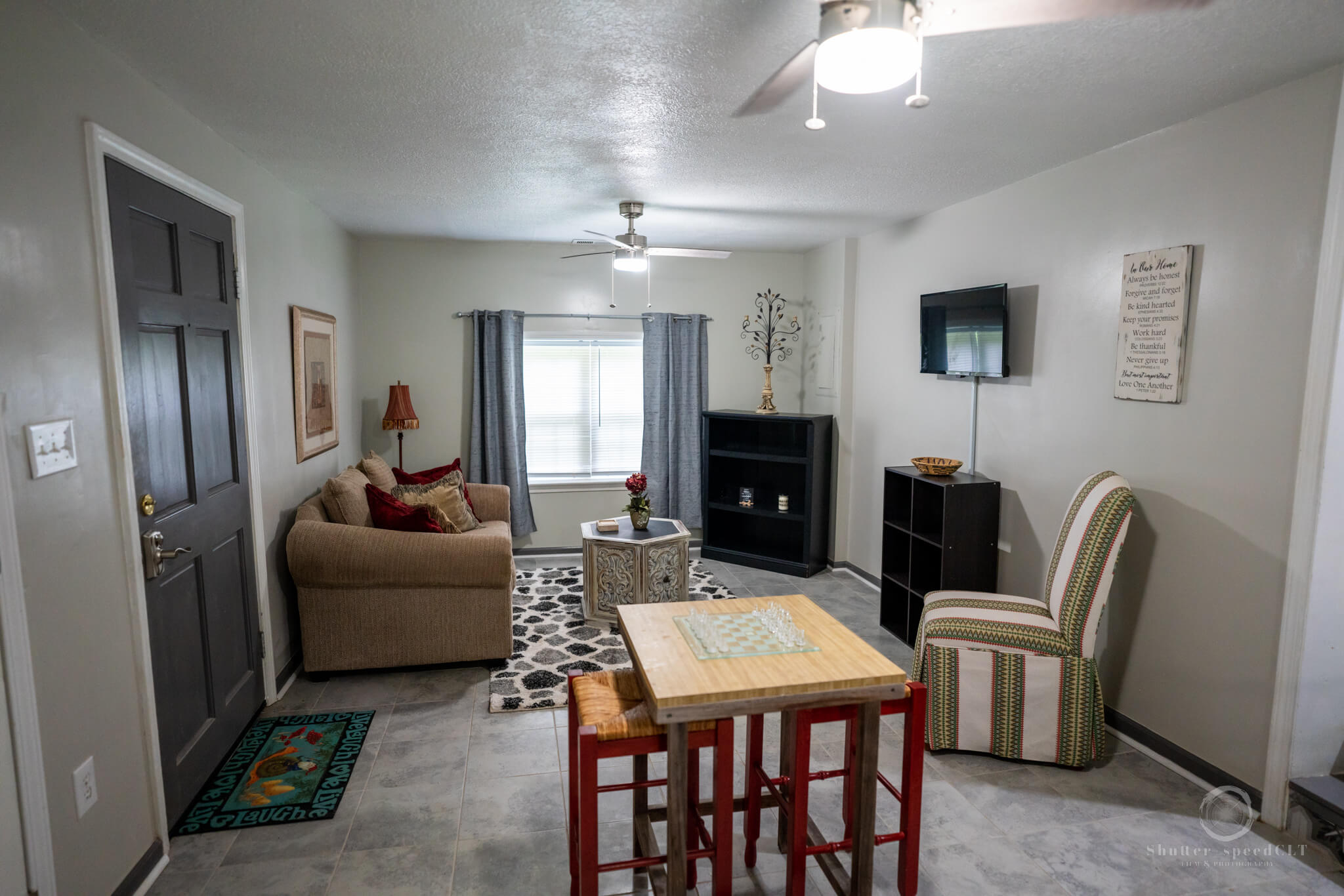 1582 N Powerhouse Rd - Common Living Room (1)