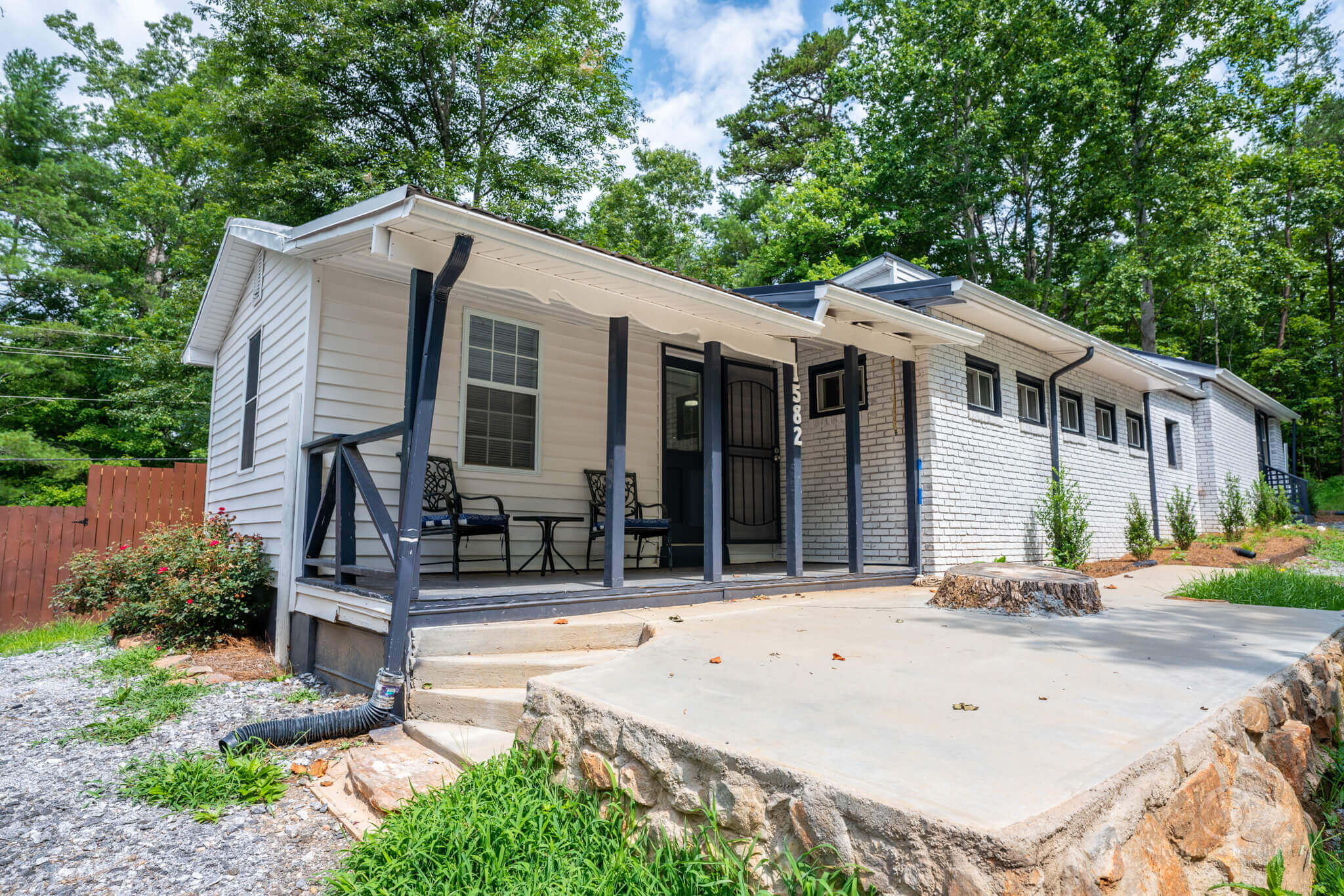 1582 N Powerhouse Rd - Exterior (1)