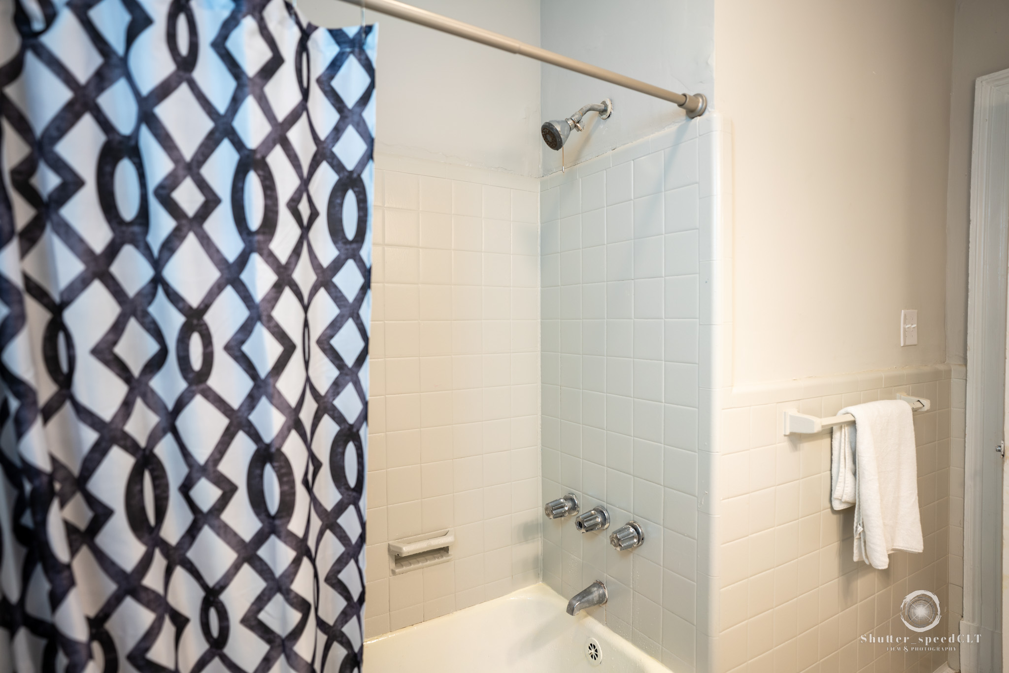 324 Stockton St - Shared Bathroom 2