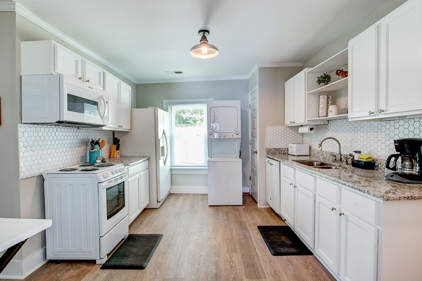 420 Hall St - Common Kitchen 1 (Large File)