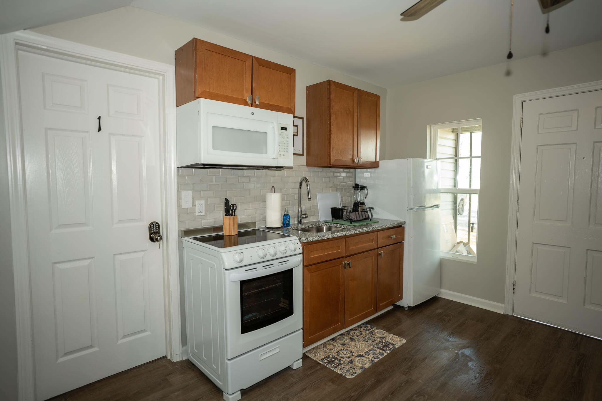 860 S Confederate Ave - Common Kitchen 1