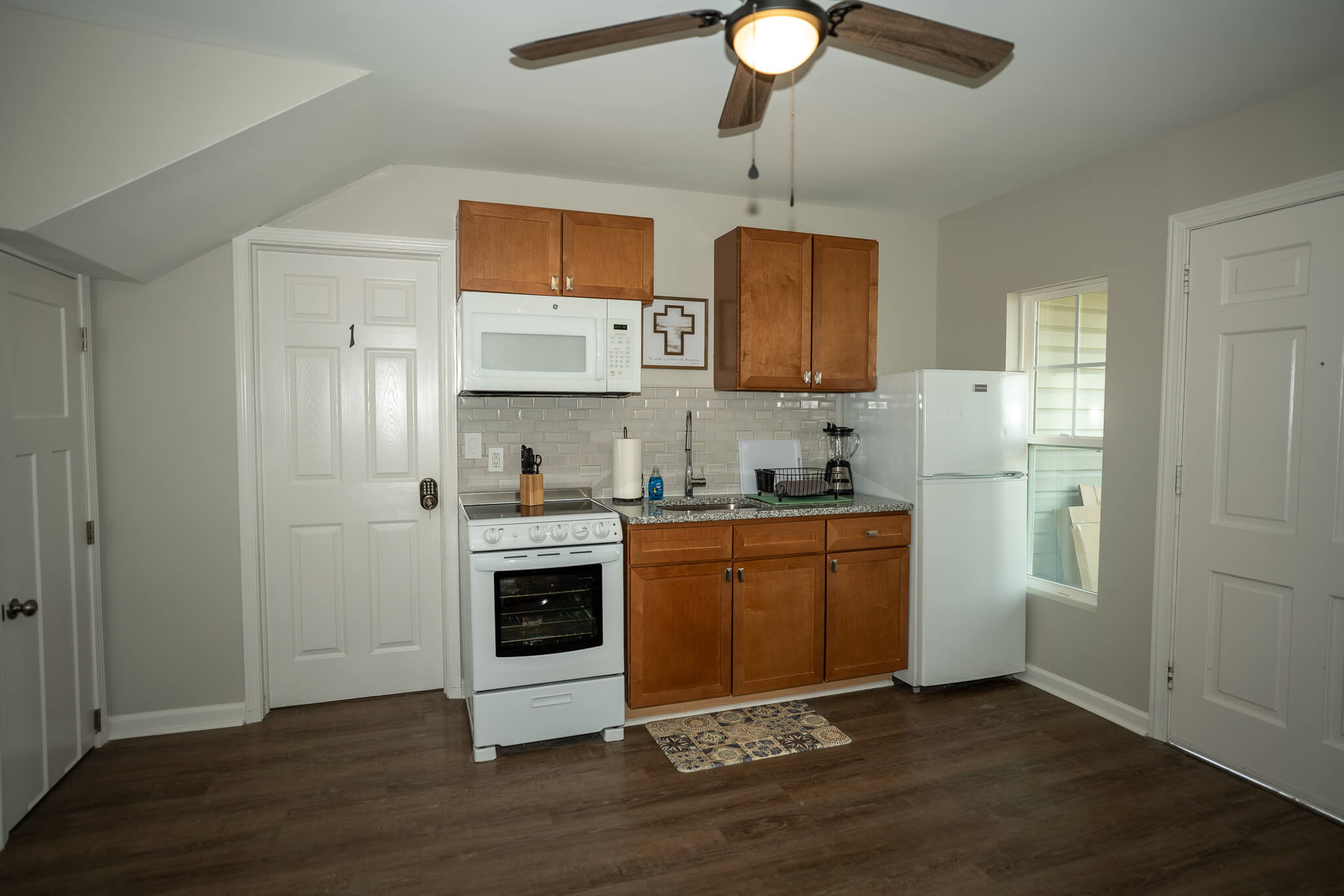 860 S Confederate Ave - Common Kitchen 7